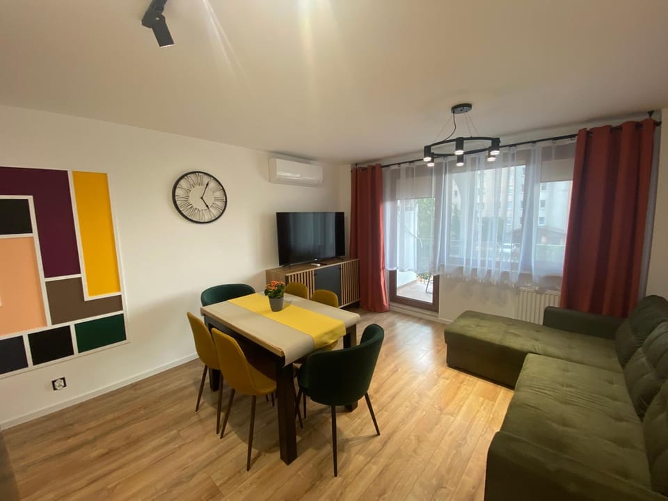 Communal lounge/ TV room, Living room, Dining area