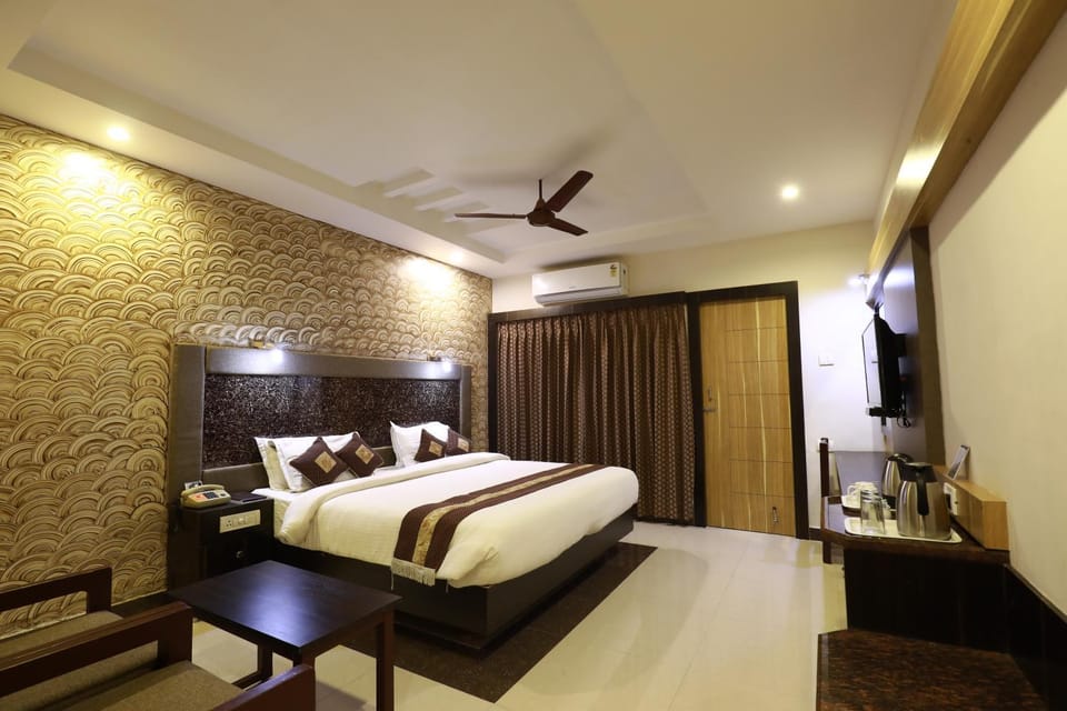 Bedroom, Entertainment, fireplace