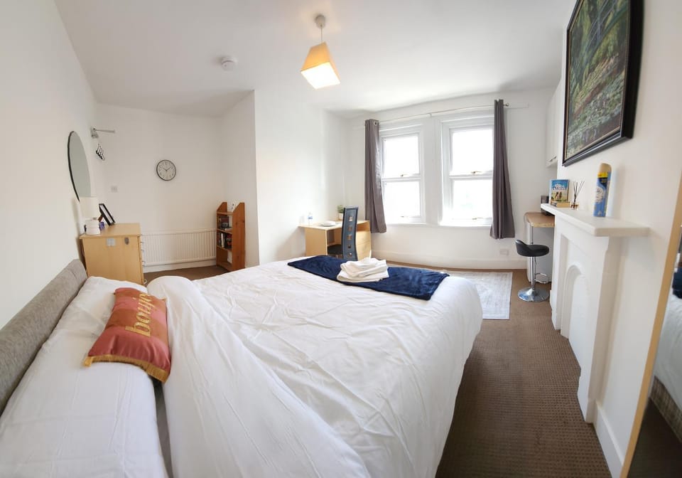 Bed, Photo of the whole room