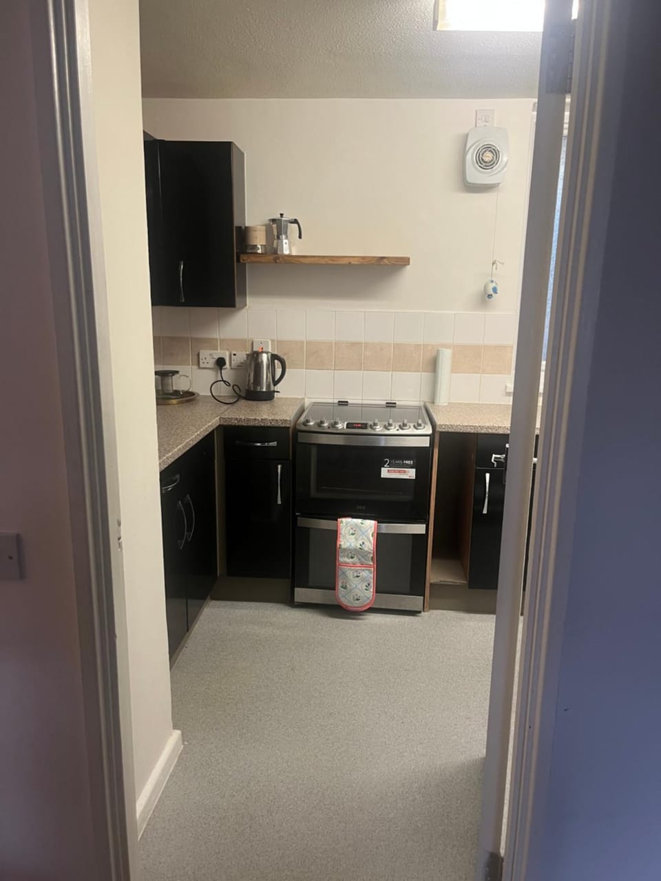 Kitchen or kitchenette, oven, stove