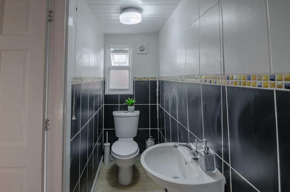 Ensuite Studio with Kitchenette Dudley DY2 Apartment in England