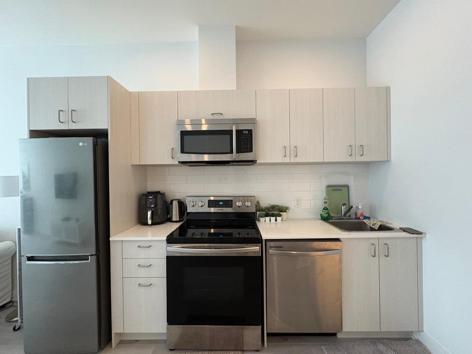 Coffee/tea facilities, Kitchen or kitchenette, dishwasher, minibar, oven, stove, toaster