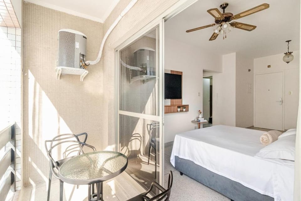 Bed, TV and multimedia, Photo of the whole room, Bedroom, air conditioner