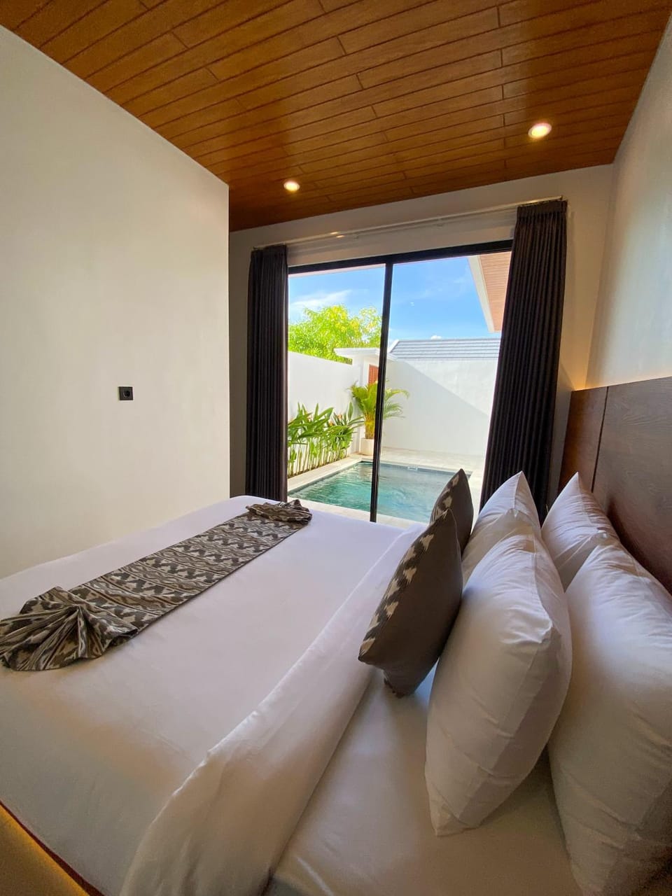 Bed, Natural landscape, Photo of the whole room, Bedroom, Pool view, towels
