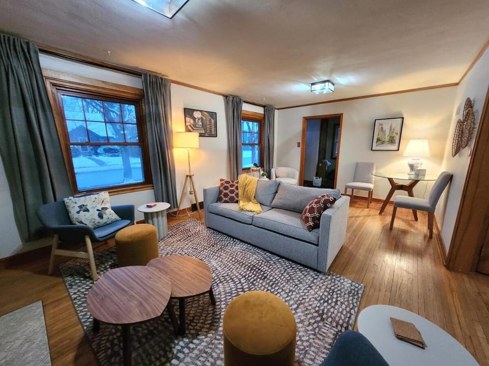 Living room, Seating area