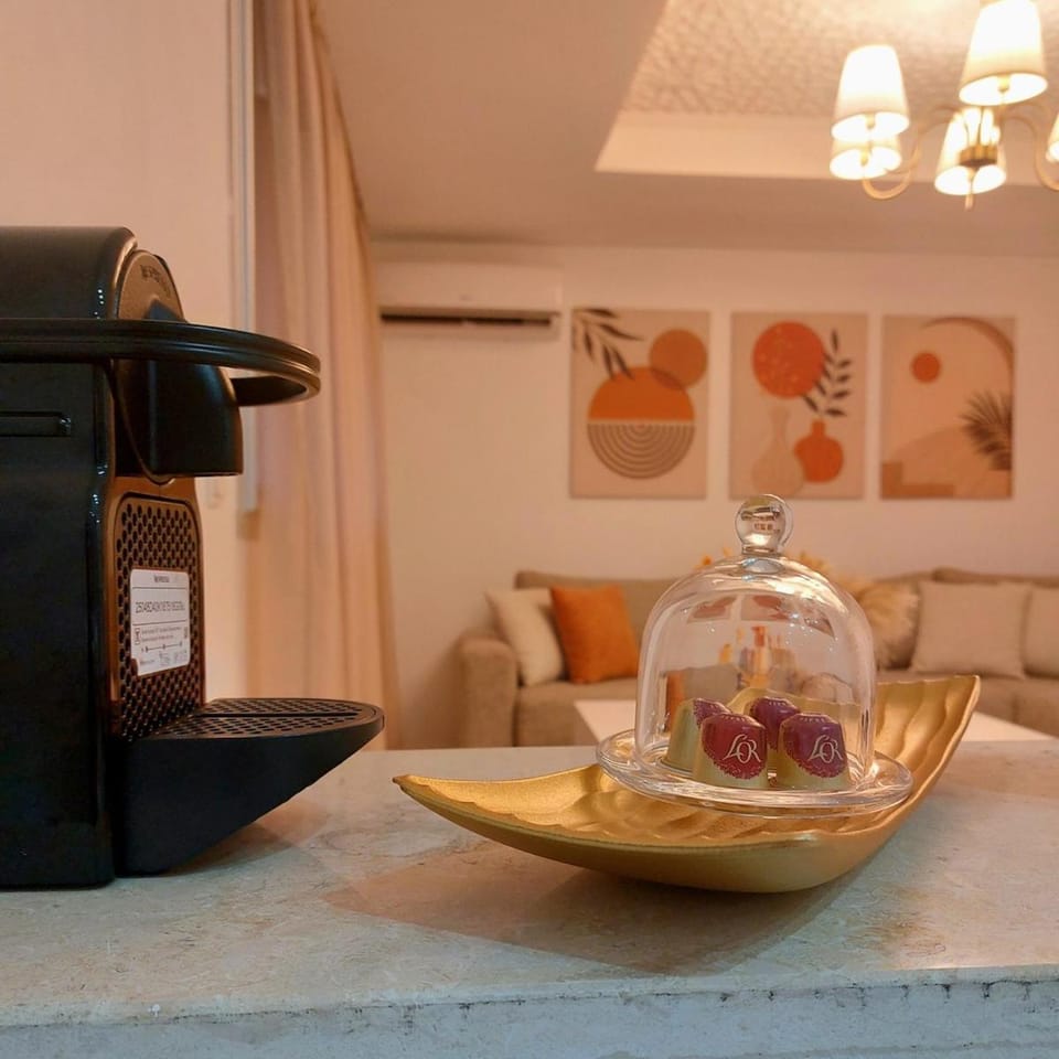 Coffee/tea facilities, Living room, Seating area