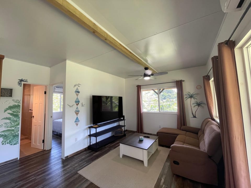 Communal lounge/ TV room, TV and multimedia, Living room, Photo of the whole room, Seating area, Evening entertainment, air conditioner
