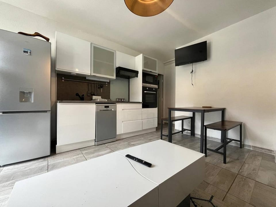 Appartement lumineux 2 pièces avec parking, idéal pour séjour en montagne - FR-1-593-134 Apartment in Catalonia