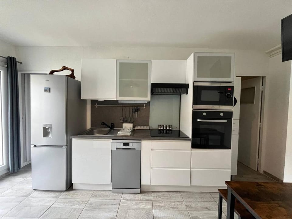 Appartement lumineux 2 pièces avec parking, idéal pour séjour en montagne - FR-1-593-134 Apartment in Catalonia