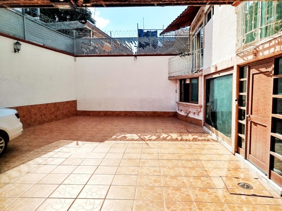 Patio, Parking