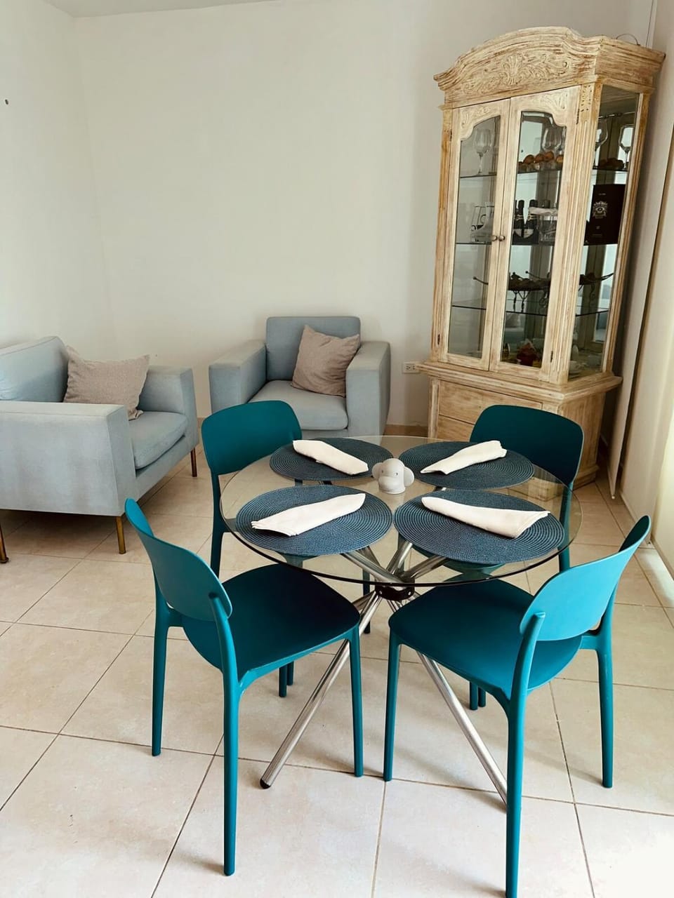 Seating area, Dining area