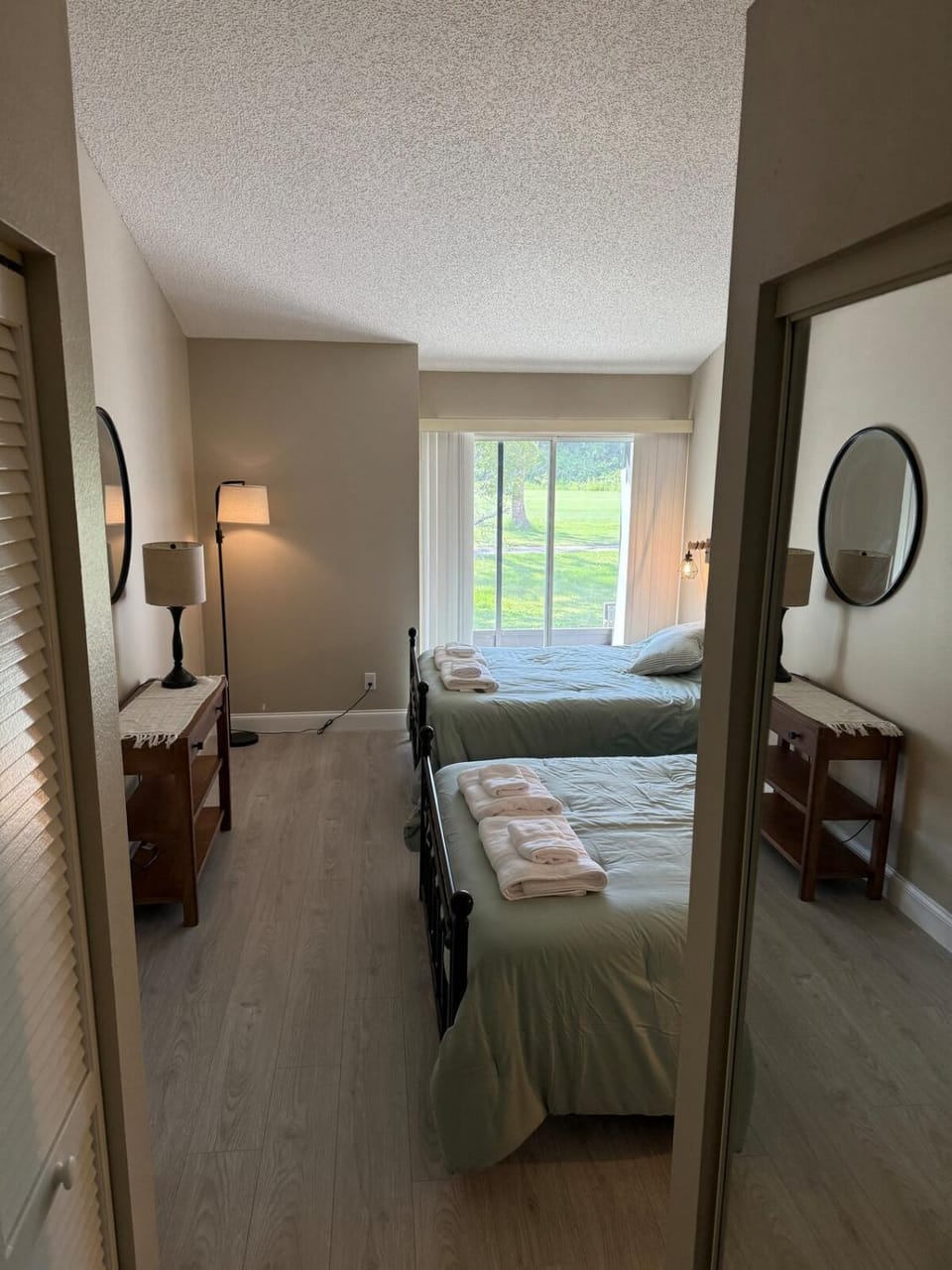 Cozy condo in Northdale Tampa, with golf course views! Snowbirds welcome! Apartment in Tampa