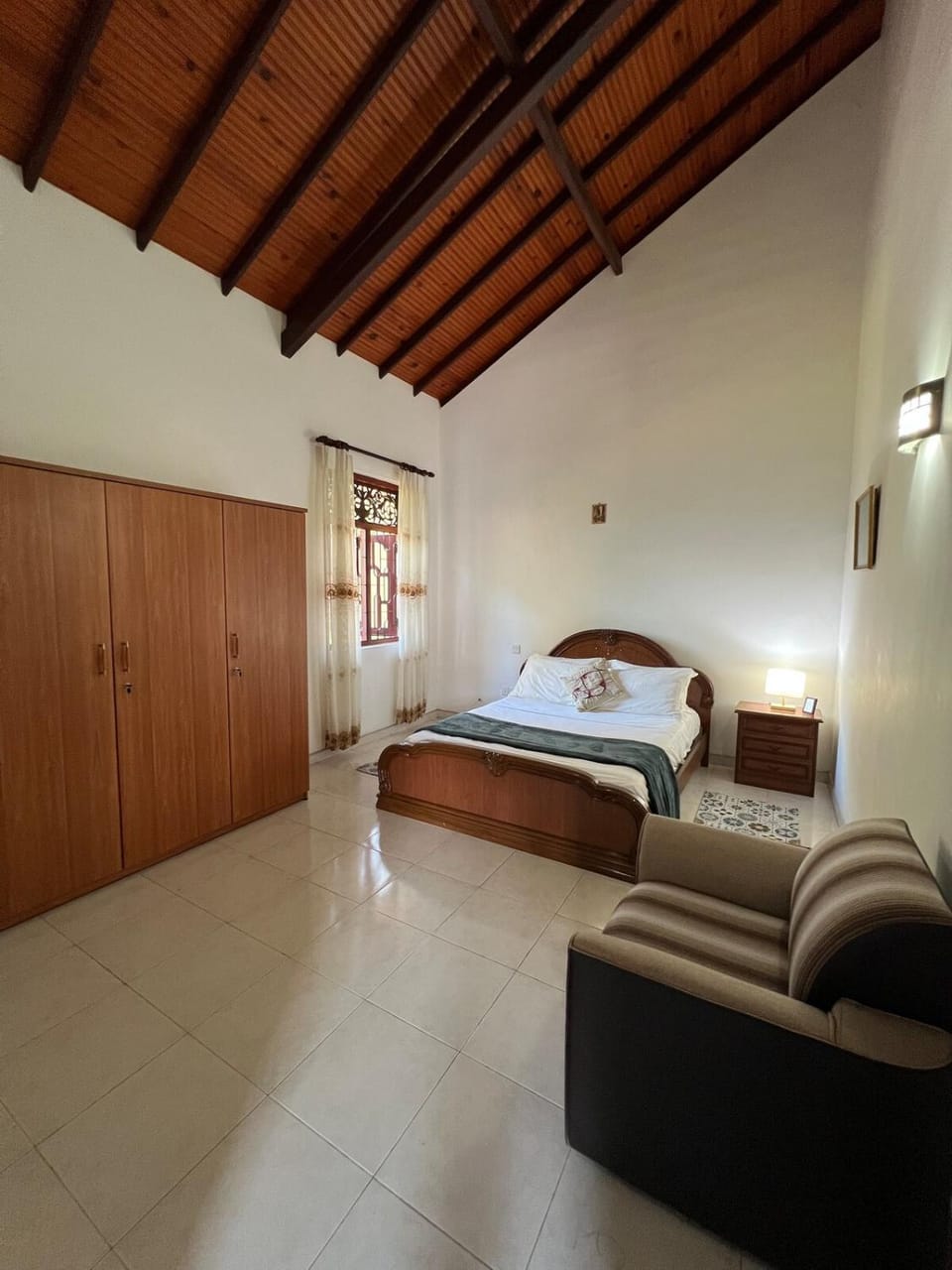 Bed, Photo of the whole room, Seating area, Bedroom, wardrobe, air conditioner