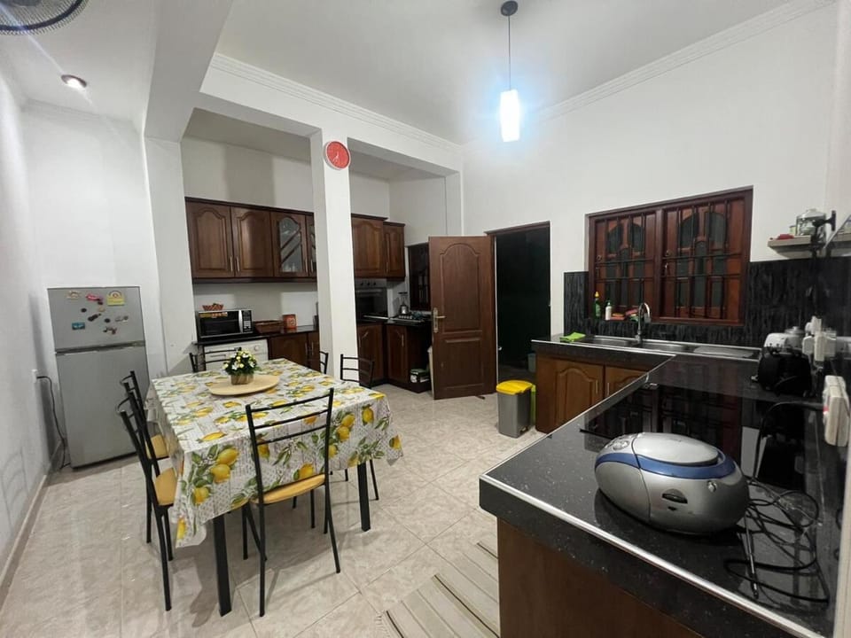 Kitchen or kitchenette, Dining area, microwave, oven, pet friendly, stove