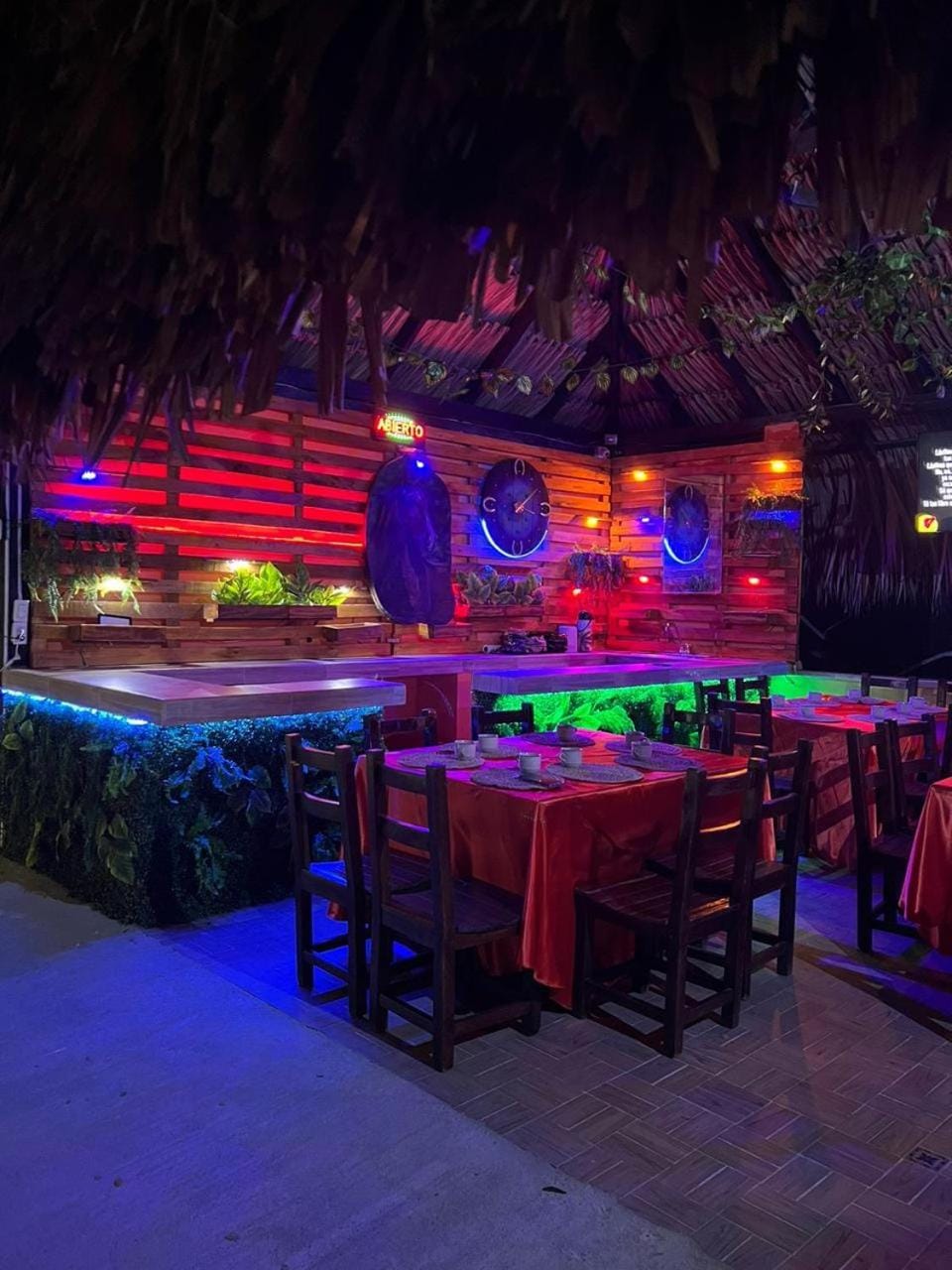 Restaurant/places to eat, Lounge or bar, Evening entertainment