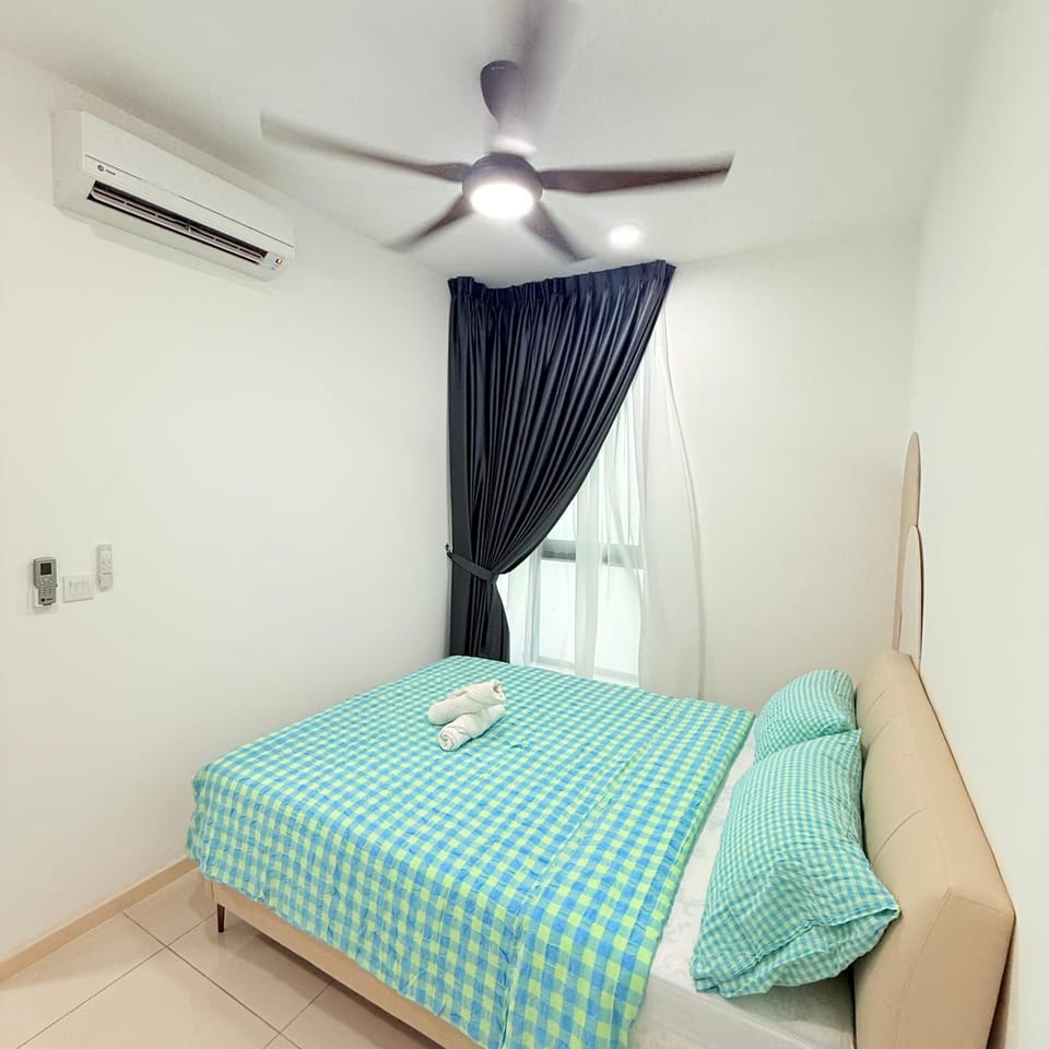 Bed, Photo of the whole room, Bedroom, air conditioner