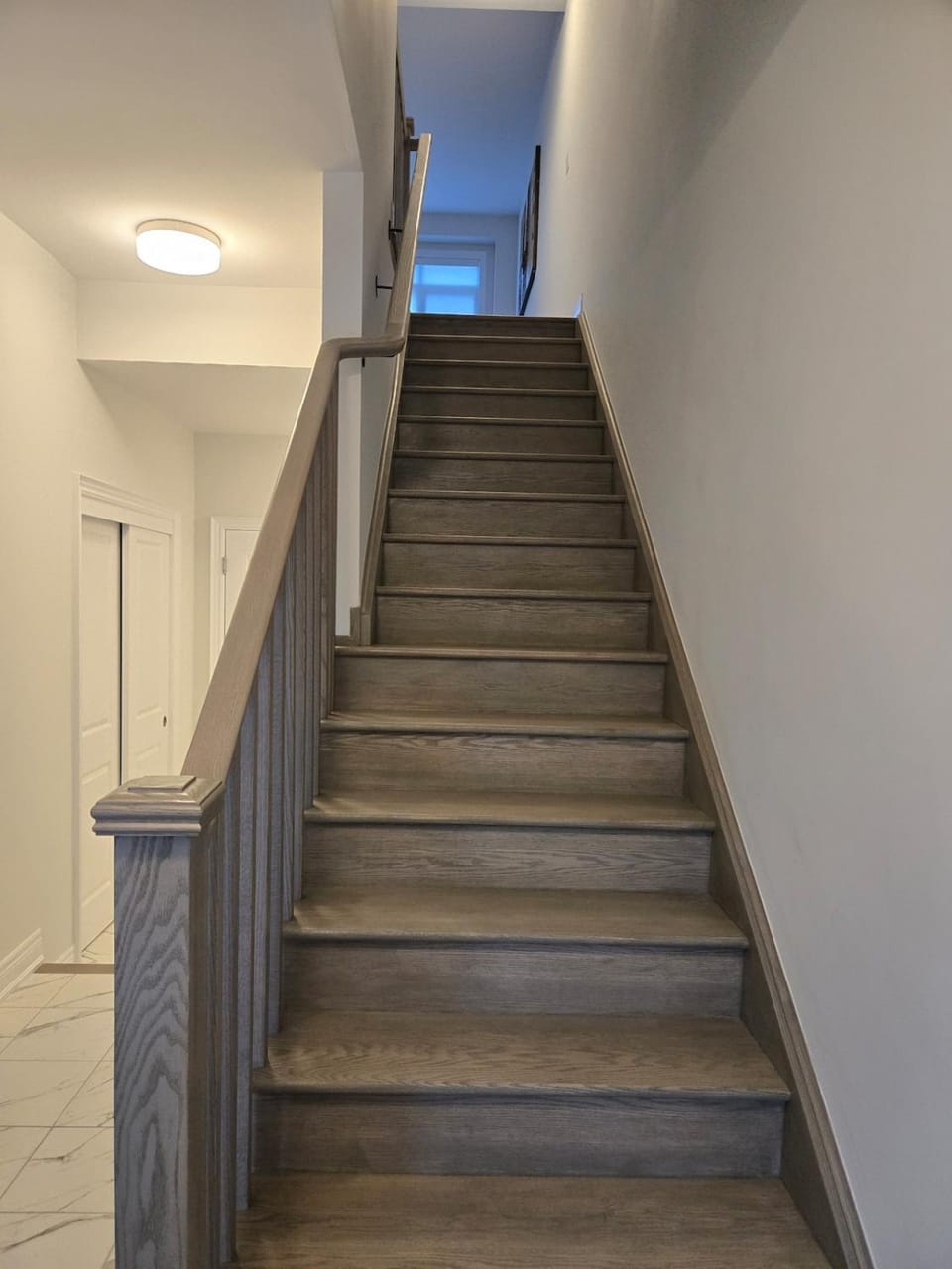 Modern 4 Bedroom Home -Oakville Apartment in Burlington