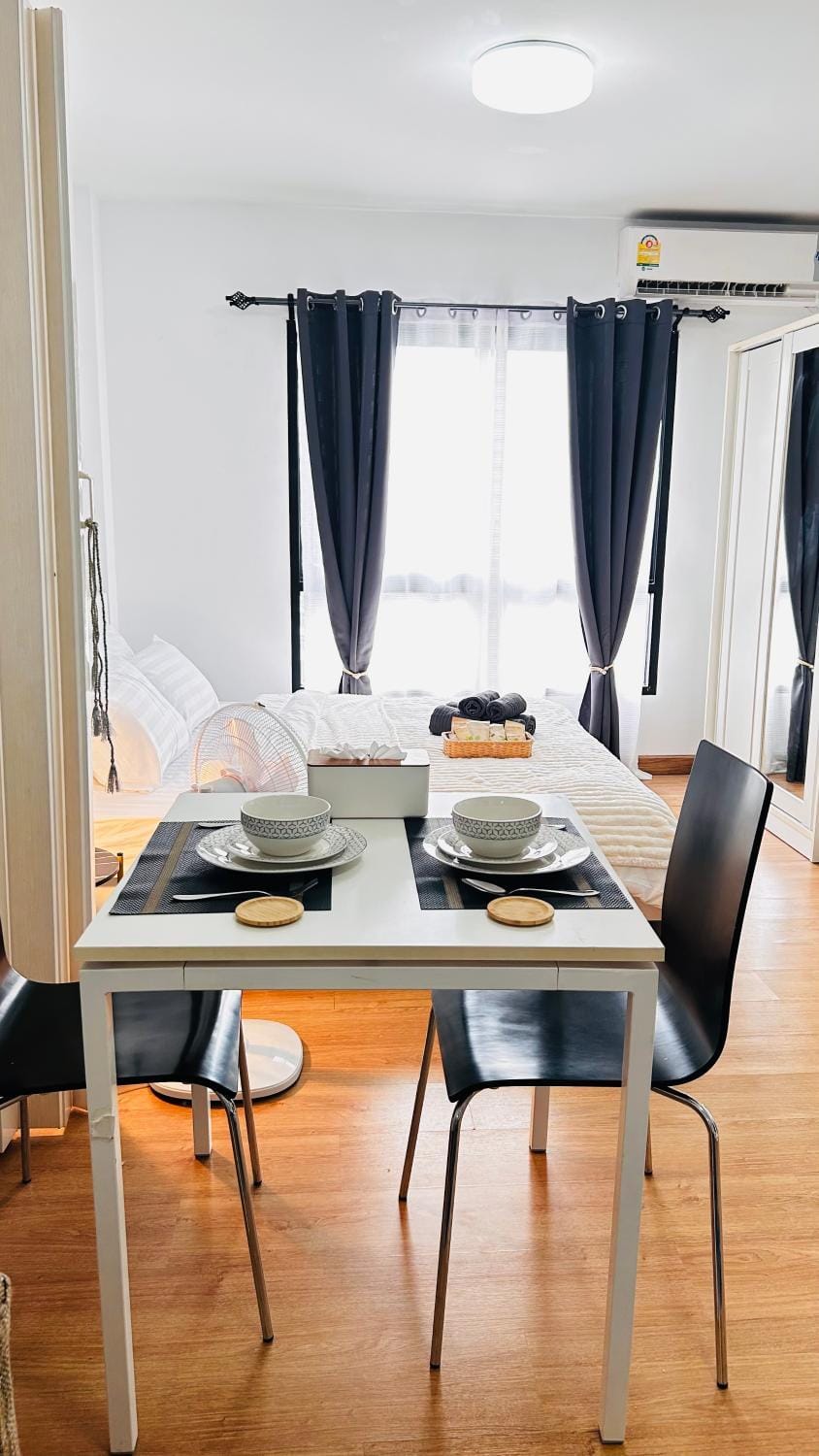 Seating area, Dining area