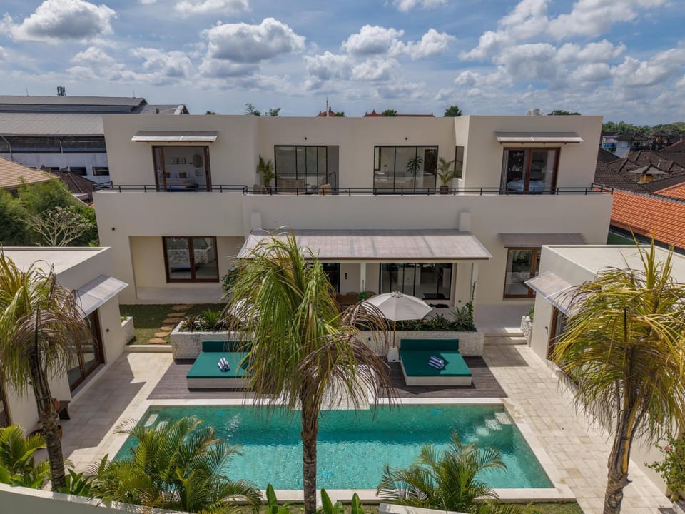 Property building, Pool view