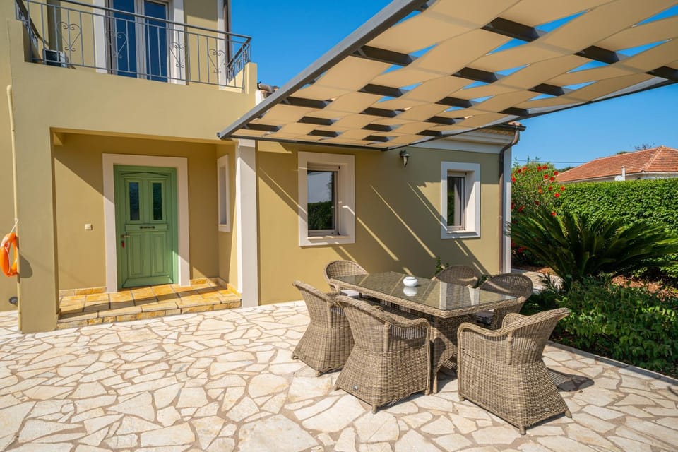 Patio, Facade/entrance, Balcony/Terrace