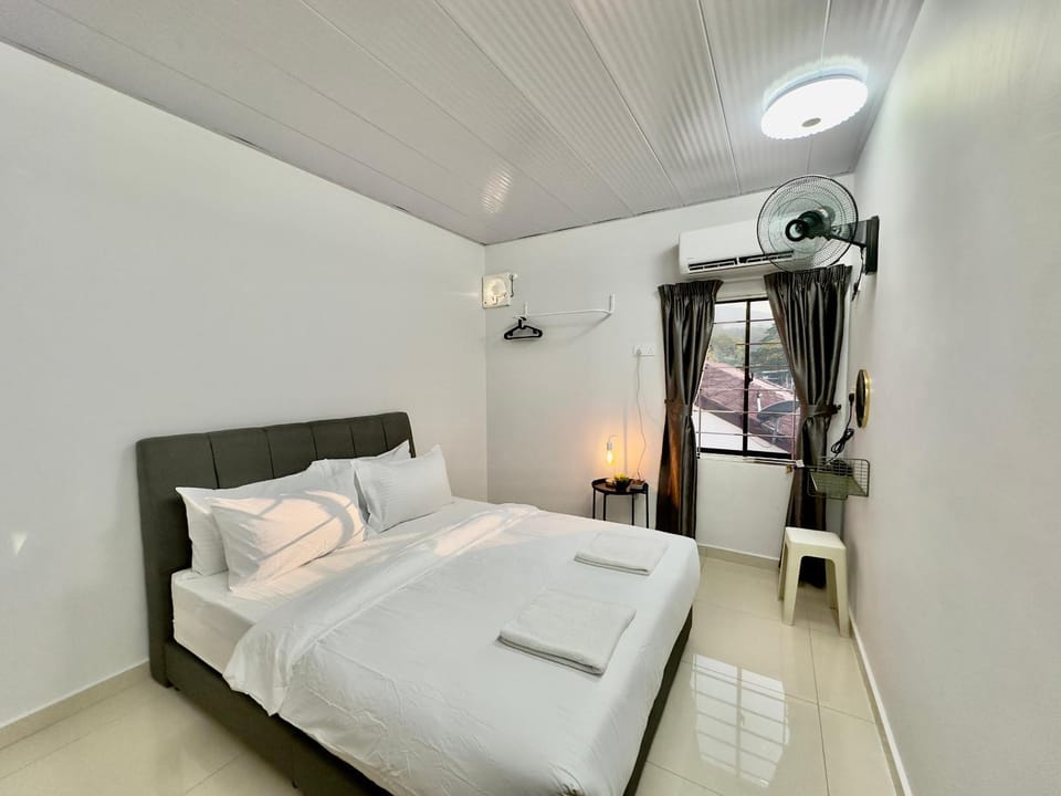 Bed, Photo of the whole room, Bedroom, hair dryier, towels, air conditioner