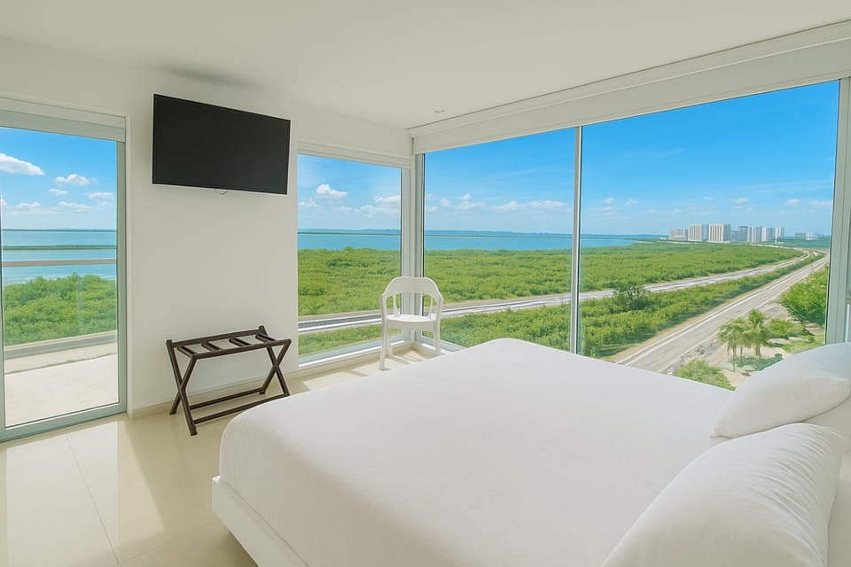 Bed, Day, Natural landscape, TV and multimedia, View (from property/room), Balcony/Terrace, Photo of the whole room, Bedroom, Lake view