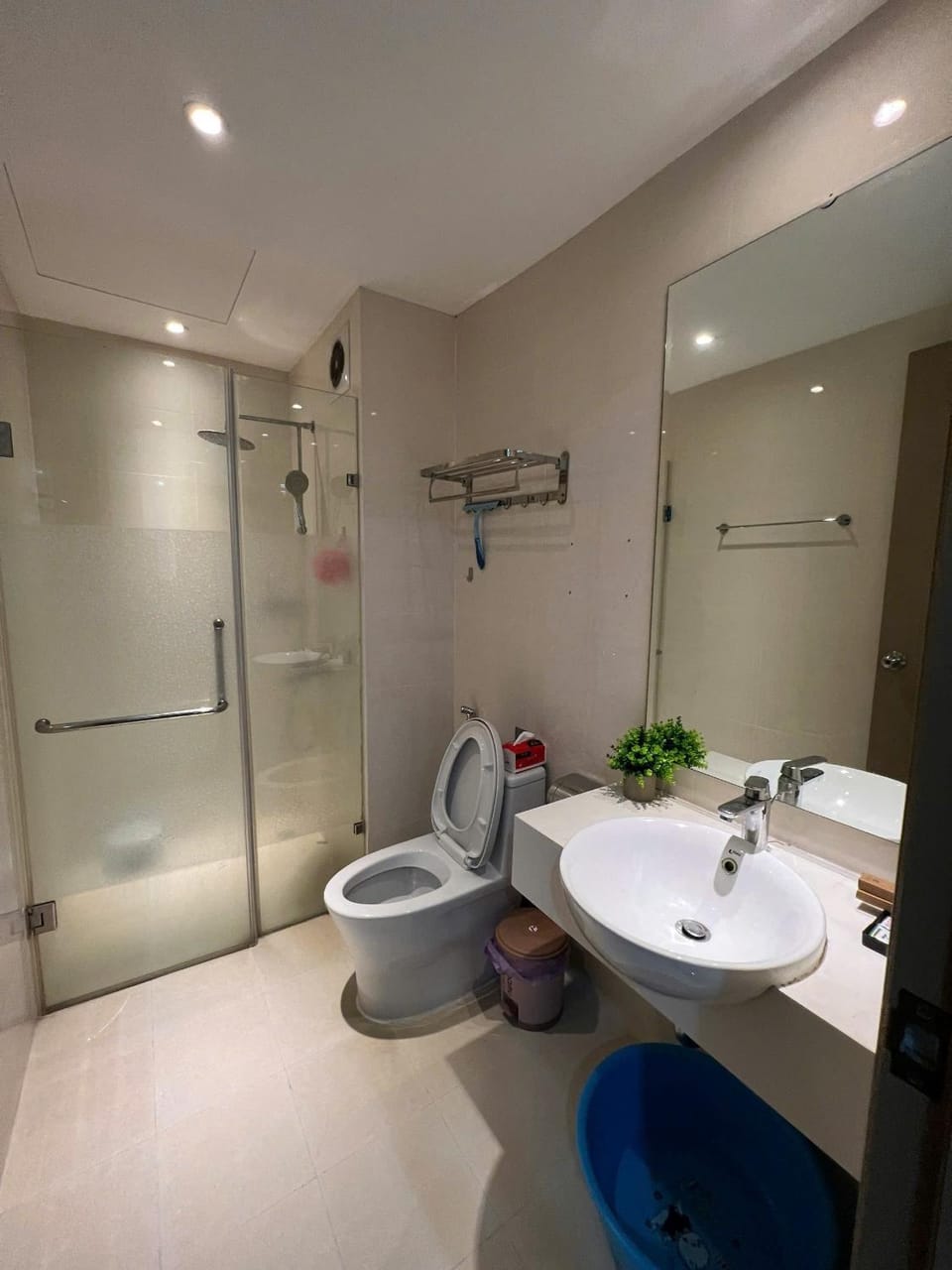 Căn hộ 65m2 2 phòng ngủ 3 Giường 2 phòng tắm riêng ở Hùng Thắng Hạ Long có bể bơi chung Apartment in Vietnam