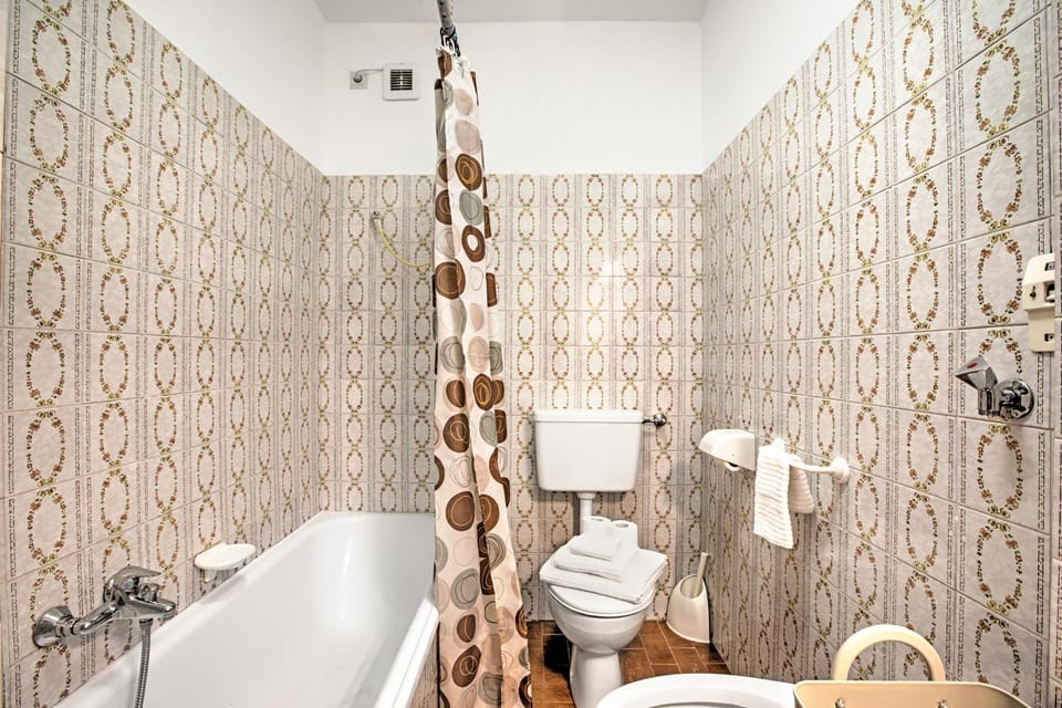 Bathroom, Bath