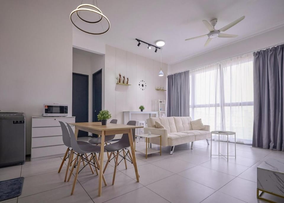 Seaview Infinity Pool 3BR 8Pax 2Carpark 211 Apartment in George Town