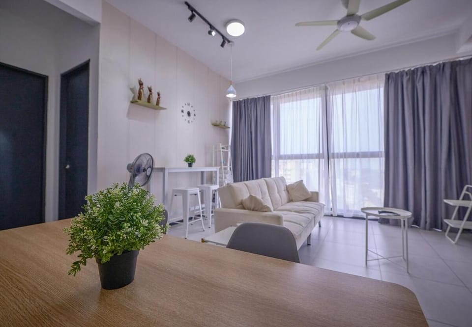 Seaview Infinity Pool 3BR 8Pax 2Carpark 211 Apartment in George Town