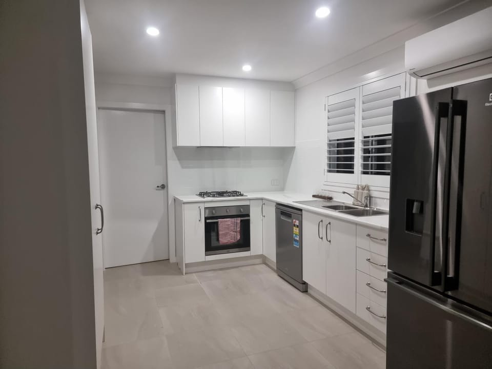 3BR Home with free parking, 10 mins walk to university House in Wollongong