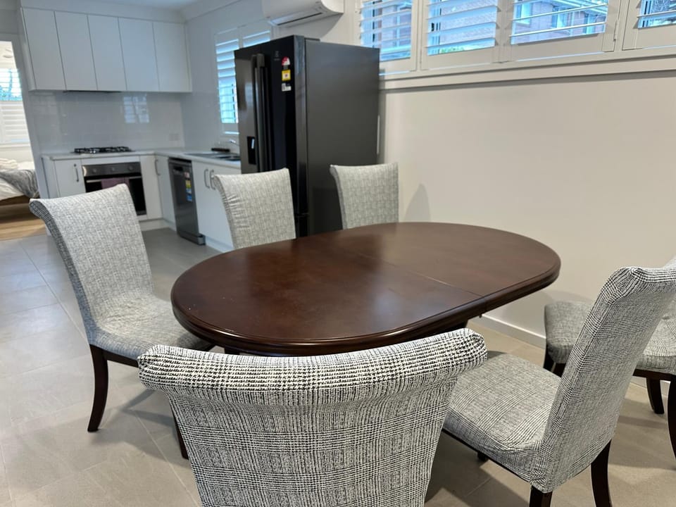 3BR Home with free parking, 10 mins walk to university House in Wollongong