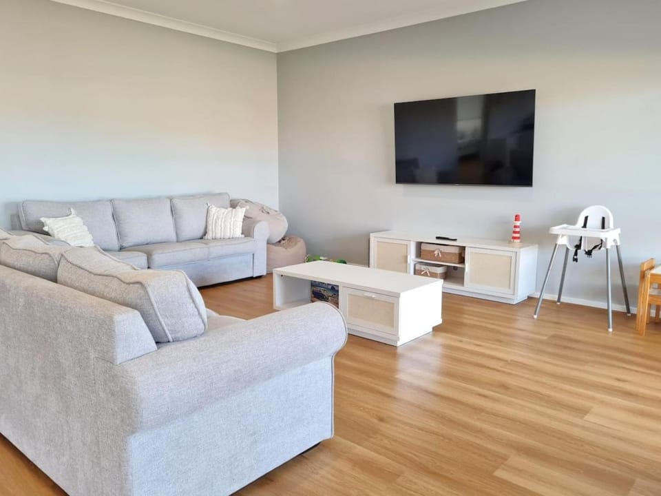 Sun of a Beach House in Moonta Bay