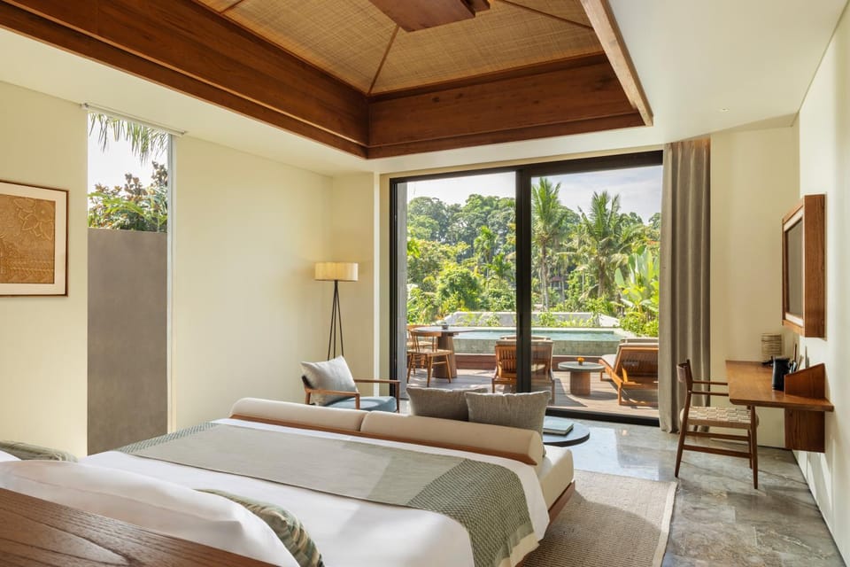 View (from property/room), Balcony/Terrace, Bedroom