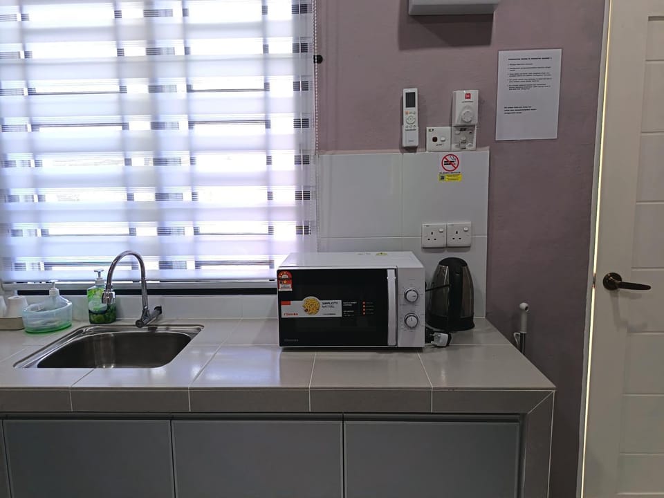 Kitchen or kitchenette, oven