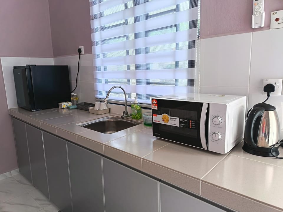 Kitchen or kitchenette, oven
