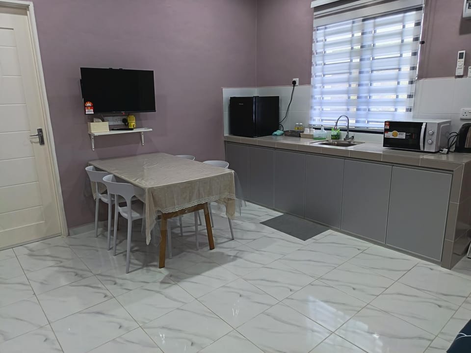 TV and multimedia, Kitchen or kitchenette, Dining area, minibar