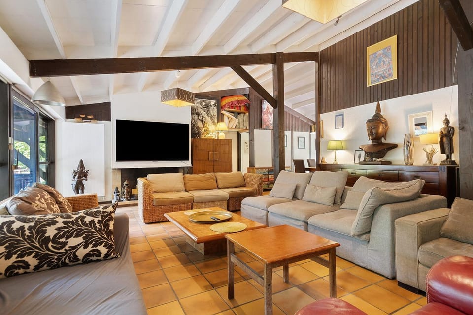 Property building, Living room