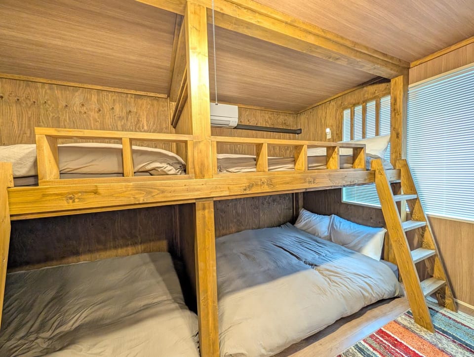 Bed, Photo of the whole room, Bedroom, bunk bed, air conditioner
