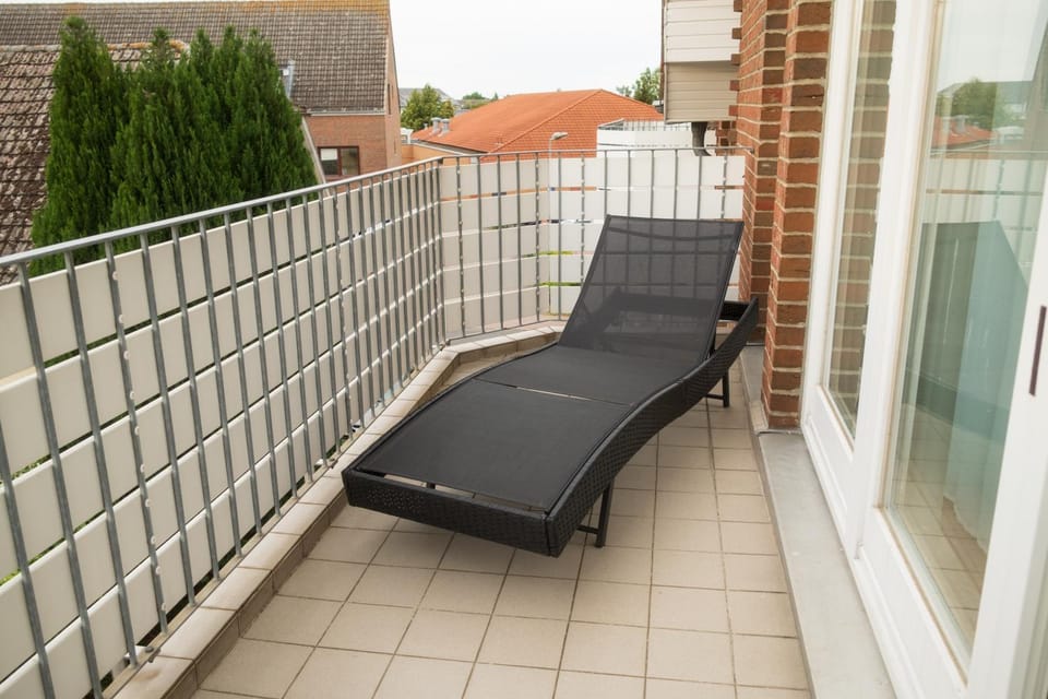Balcony/Terrace, sunbed