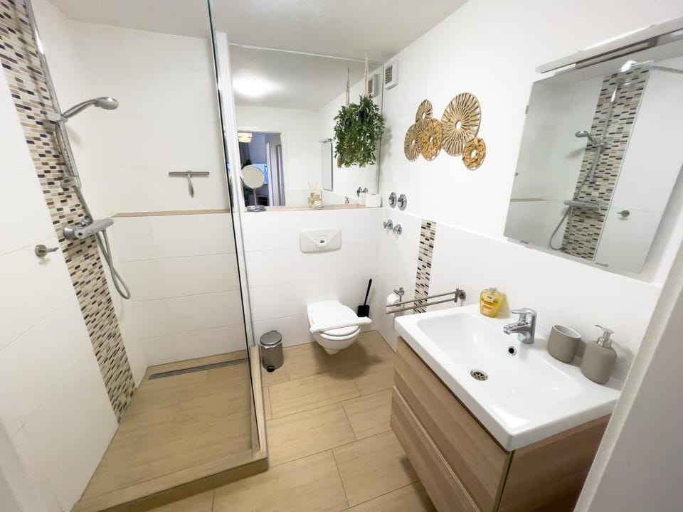 Shower, Toilet, Bathroom