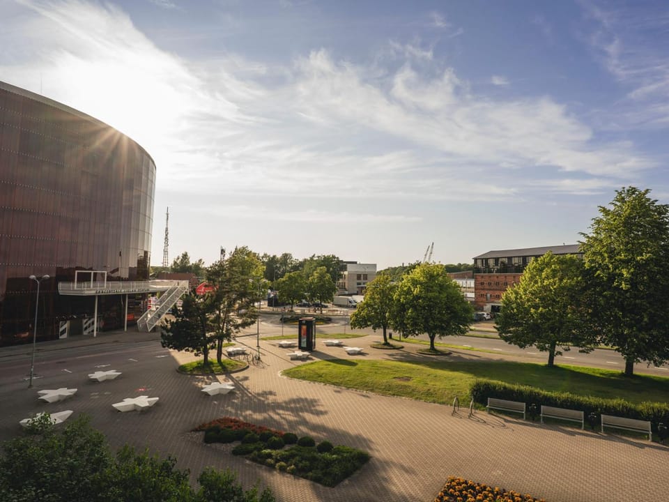 Garden, Street view, Location