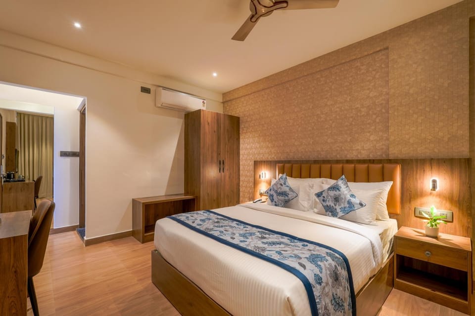 Bed, Photo of the whole room, Bedroom, air conditioner