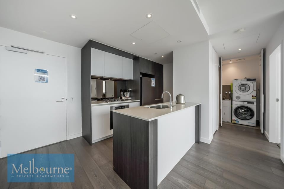 Kitchen or kitchenette, washing machine, dryer