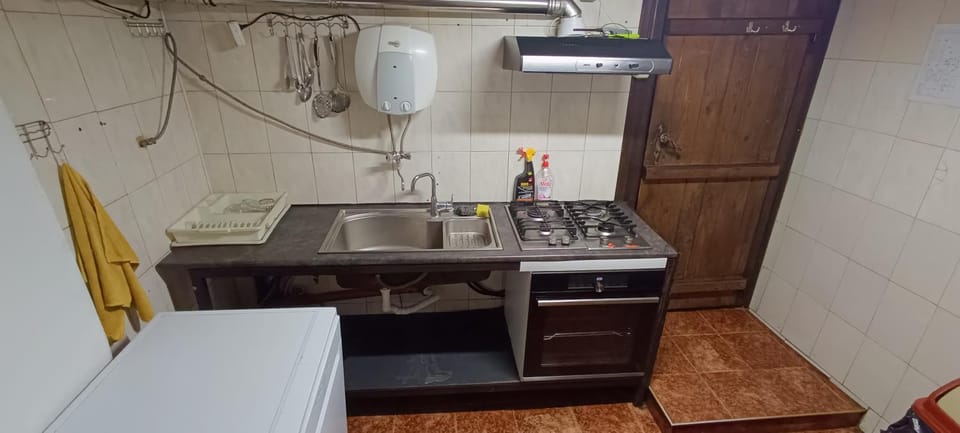 Kitchen or kitchenette, oven, stove