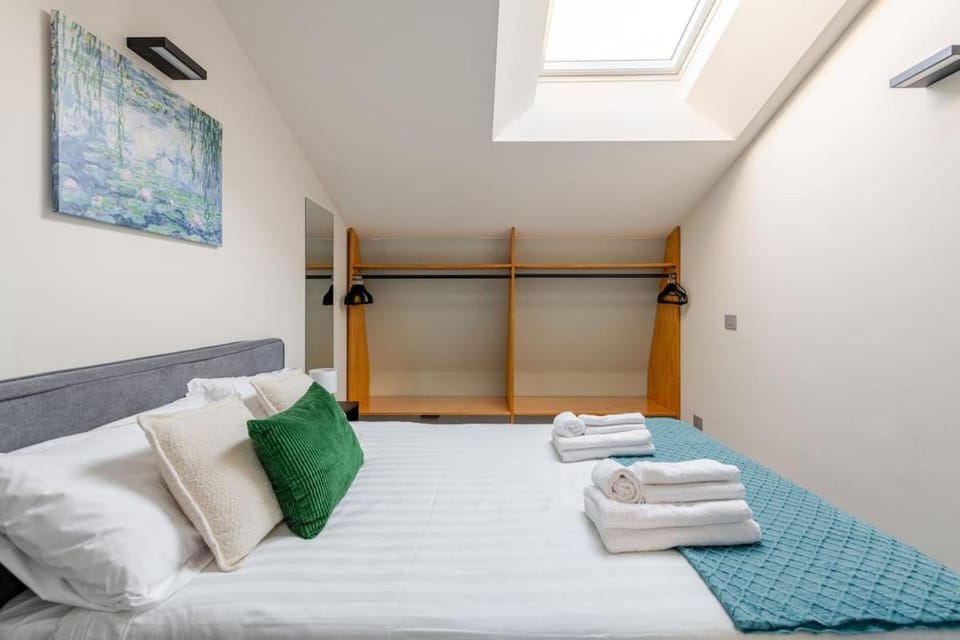 Luxury Elegant Penthouse 3 Bedrooms, 2 Bathrooms Apartment in Milan