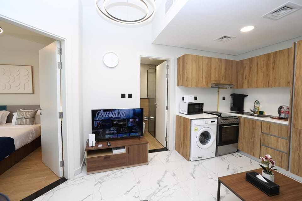 Communal lounge/ TV room, TV and multimedia, Coffee/tea facilities, Kitchen or kitchenette, Living room, Photo of the whole room, Dining area, Bedroom, microwave, toaster, washing machine