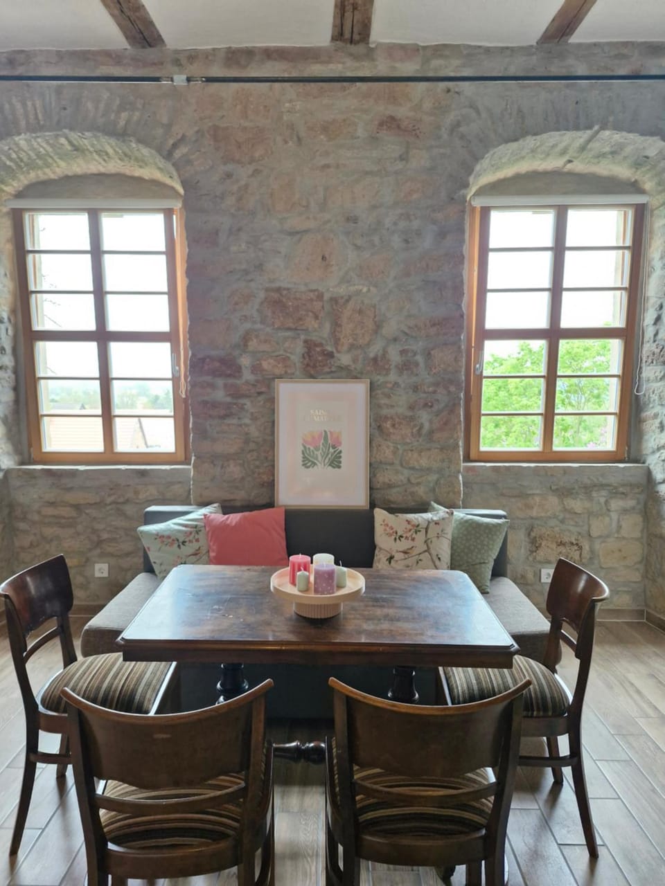 Seating area, Dining area