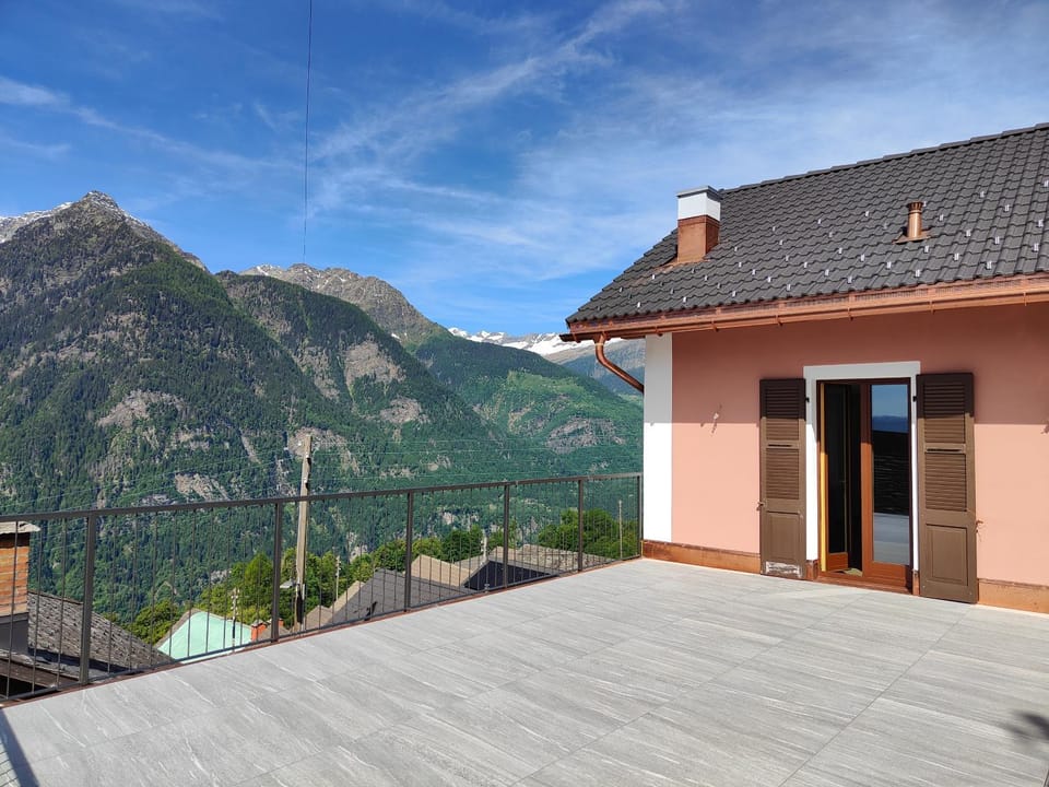 Balcony/Terrace, Mountain view