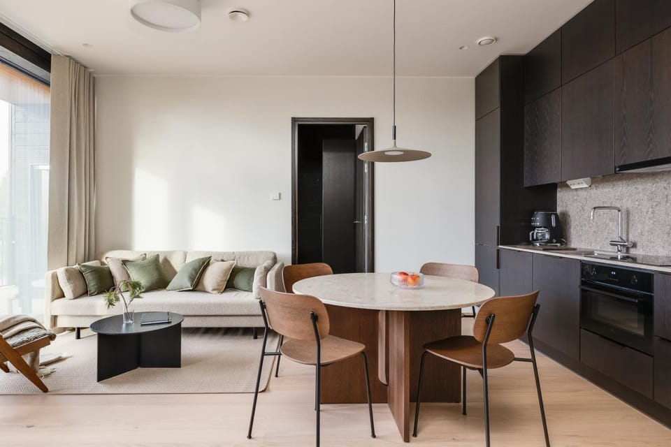 Kitchen or kitchenette, Living room, Seating area, Dining area